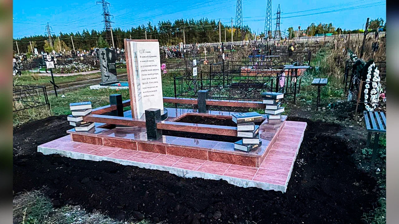 Установка памятника в Больших Ключах